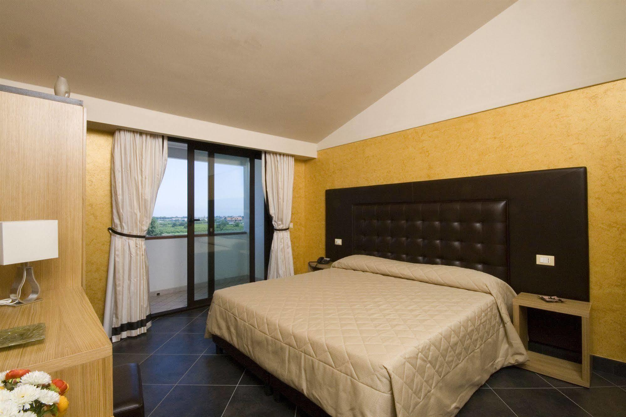 Hotel Briganti Куалиано Екстериор снимка